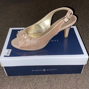 New Karen Scott Flower Heels